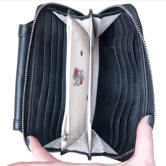 Rough Roses Women’s Black Faux Leather Zip Clutch Wallet Purse Accessory - Picture 8 of 9